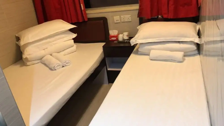 Standard Triple room
