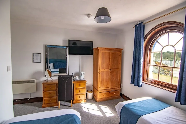 Standard Twin room with river view