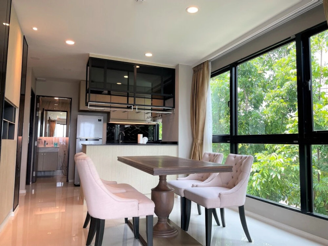 Deluxe apartment at Panora by Lofty