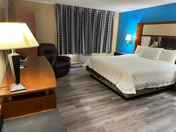 Motel 6 Iron Mountain