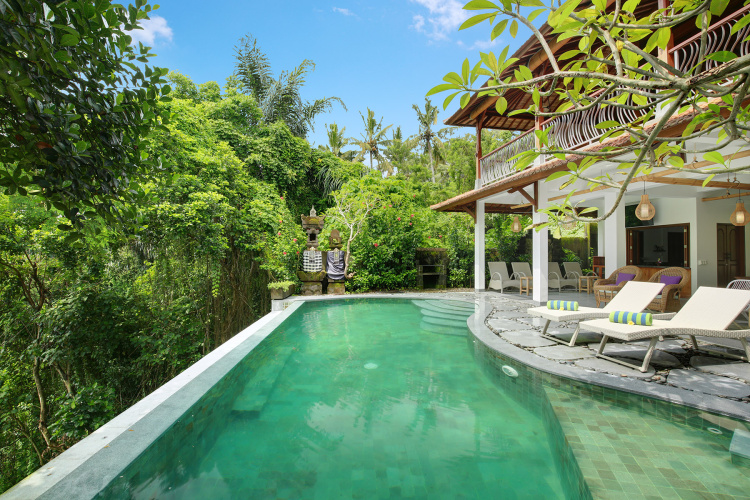 2 Bedrooms Villa
