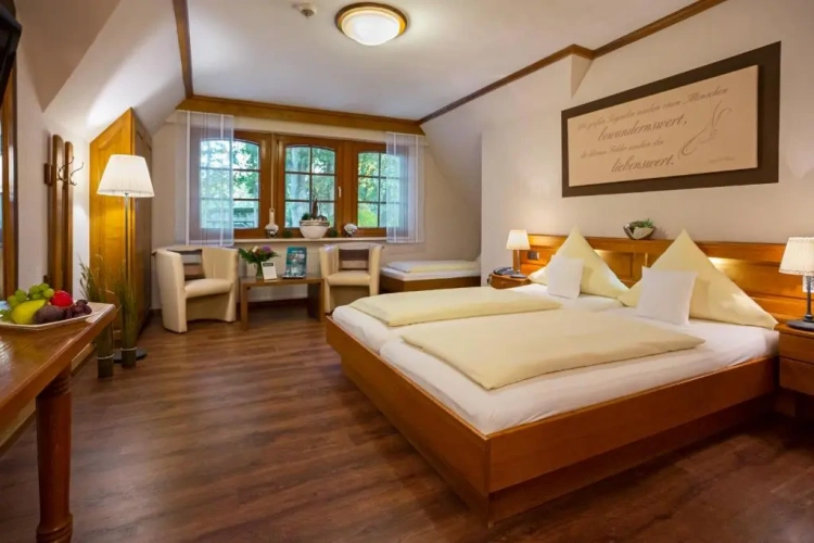 Standard Triple room
