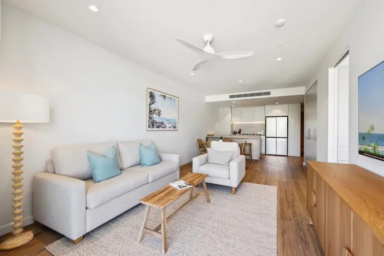 Beachfront 1-bed Flat With Pool & Gym Access