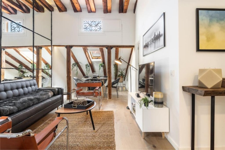 2 Bedrooms Apartment