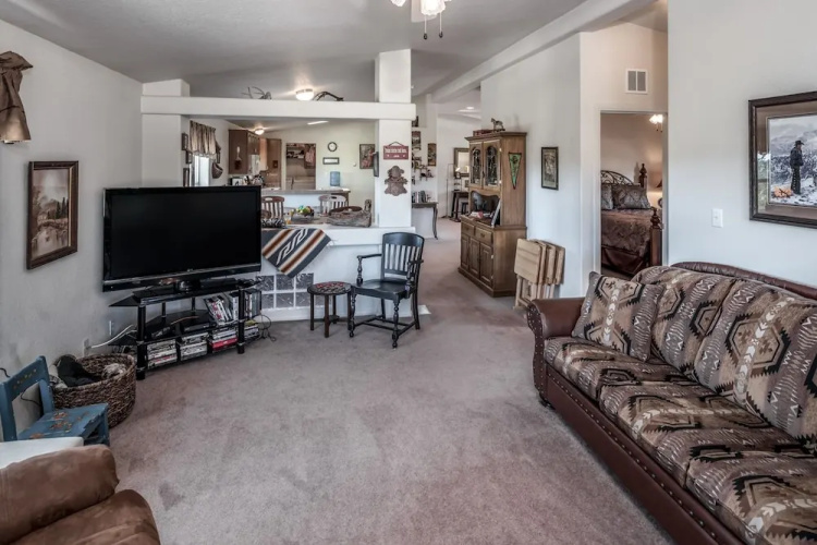 Mountain Top Ranch - Three Bedroom House