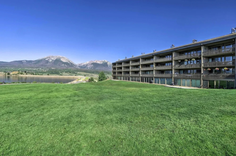 Mtn Views & Hot Tub Access: Lake Dillon Retreat