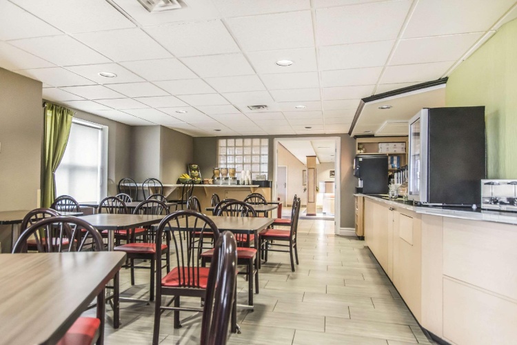 Quality Suites photo 19