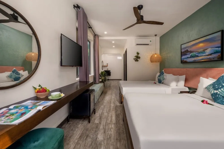Deluxe Twin room with pool view