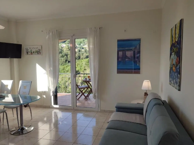 Apartment with balcony and with sea view