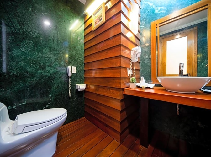 Suite with river view