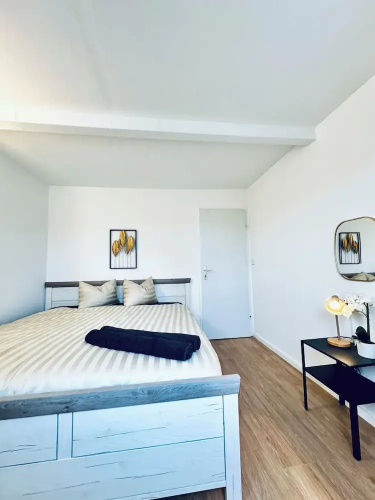 2BR Apt With Balcony Blumengärten