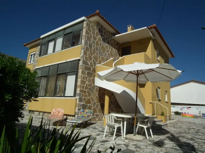 4 Bedrooms Apartment