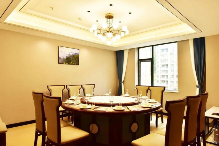 Chongyi Hotel