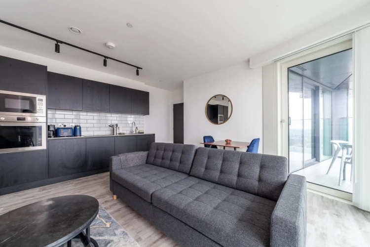 Sky-high North Acton Apartment