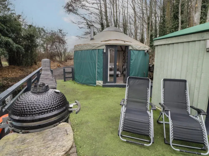 The Lakeside Yurt