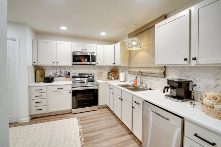 3 Bedrooms Apartment