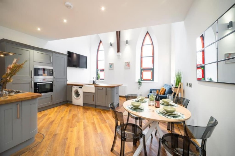 2 Bedrooms Apartment