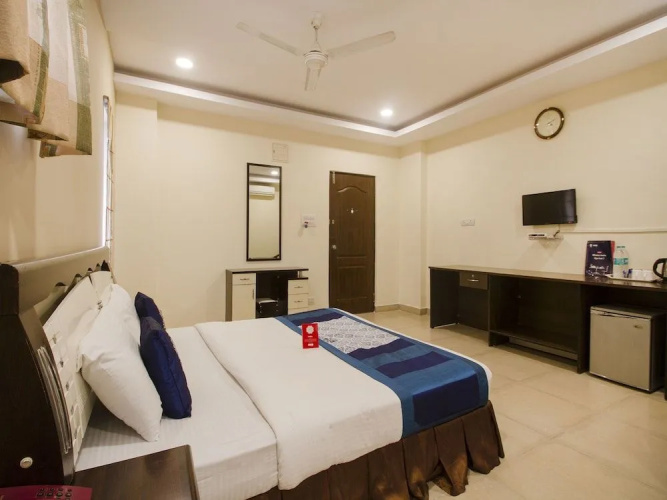 Sravya Compact Residency by OYO Rooms