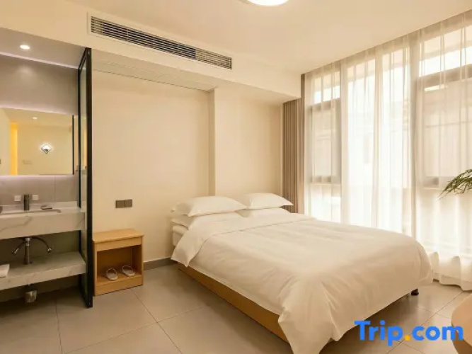 Standard room with partial view
