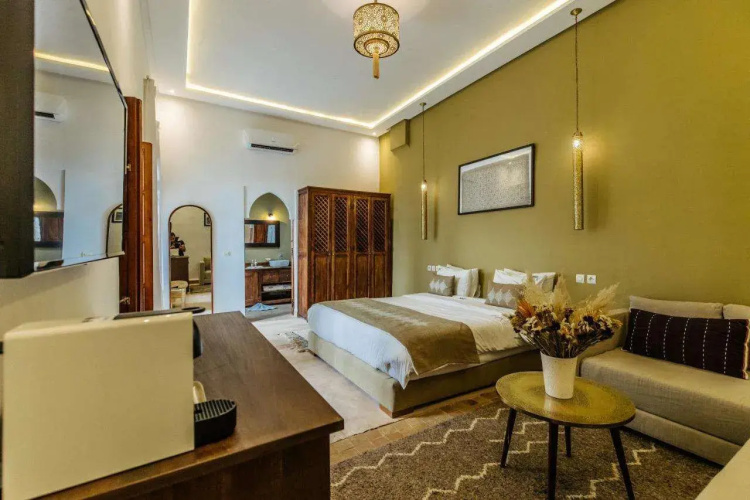 Riad NayaNour