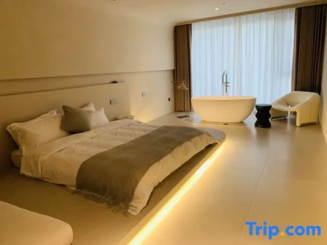 Suite with mountain view