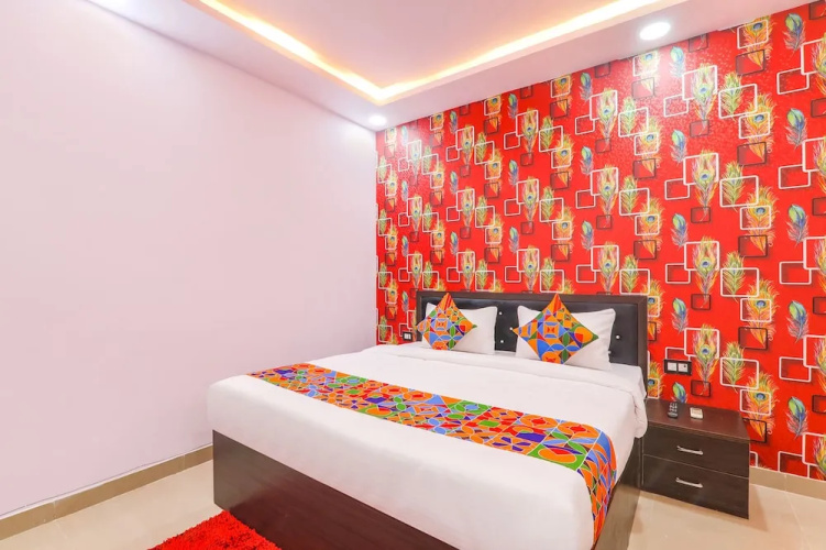 Fabhotel Paras