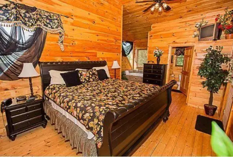 Harrisons Hideout by Sugar Maple Cabins