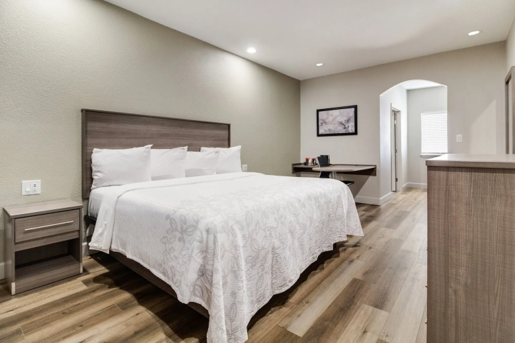 Red Roof Inn Plus+ Galveston - Beachfront
