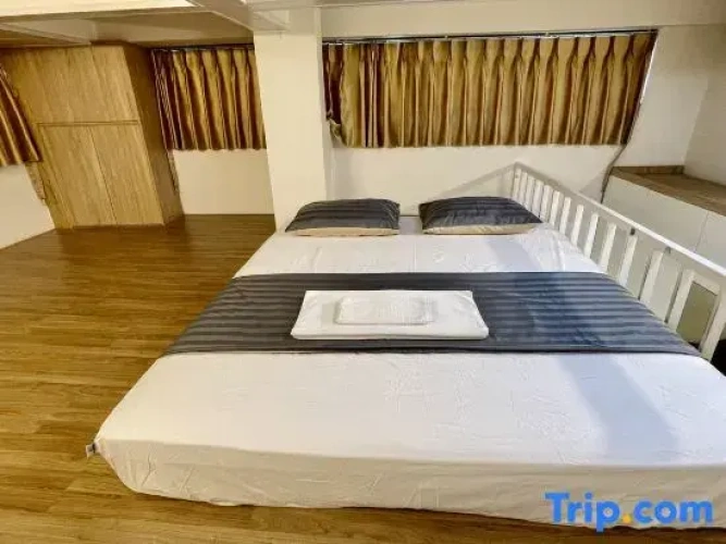Deluxe Double room with city view