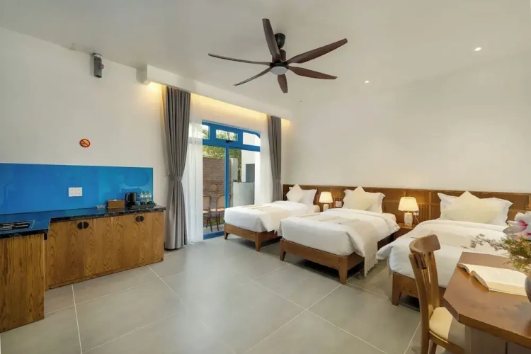 Grand Triple room with balcony and with pool view