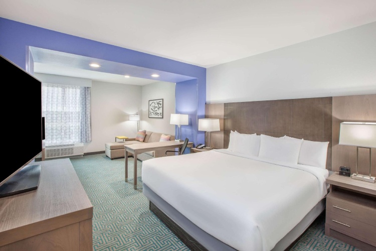 Deluxe Double Suite