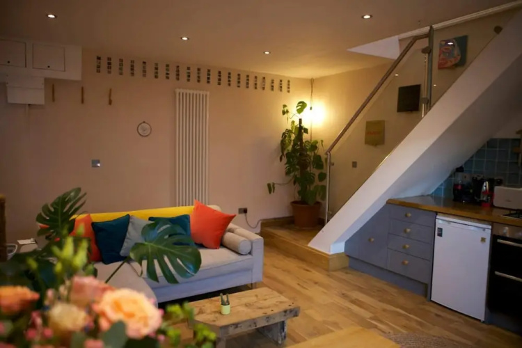 Inviting & Secluded 1BD House w/ Patio - Peckham!