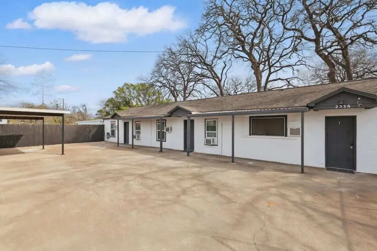 Modern 2BR Unit 3 With Hot Tub