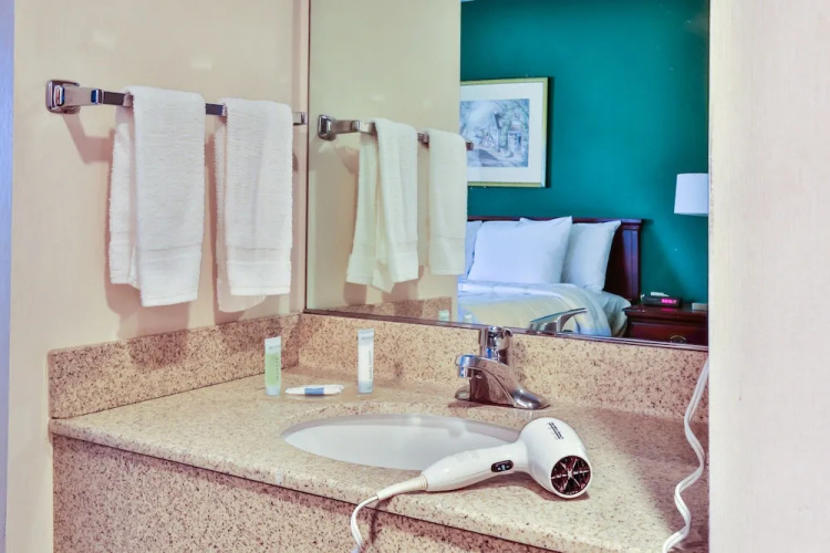 The View Inn & Suites