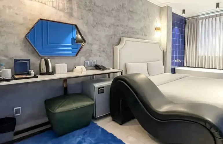 A In Hotel Del Luna