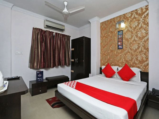 OYO 988 Hotel Metropolis Inn