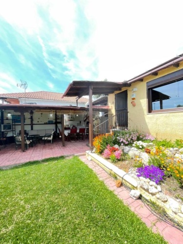 4 Bedrooms Cottage