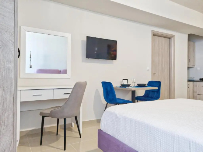Epipleon Luxury Suites -104- Δωμάτιο 35τμ με βεράντα 35τμ μπροστά στη θάλασσα
