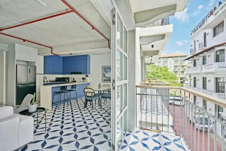 w Spectacular 2BR in Plaza Herrera