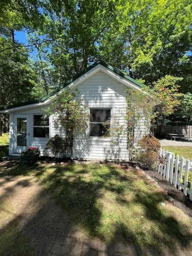 4 Bedrooms Cottage