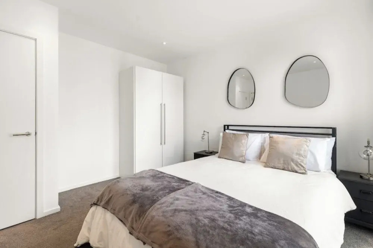 2 Bed-sleeps 4-balcony-family Friendly