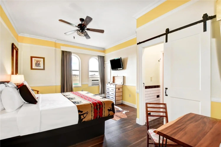 Double room with city view