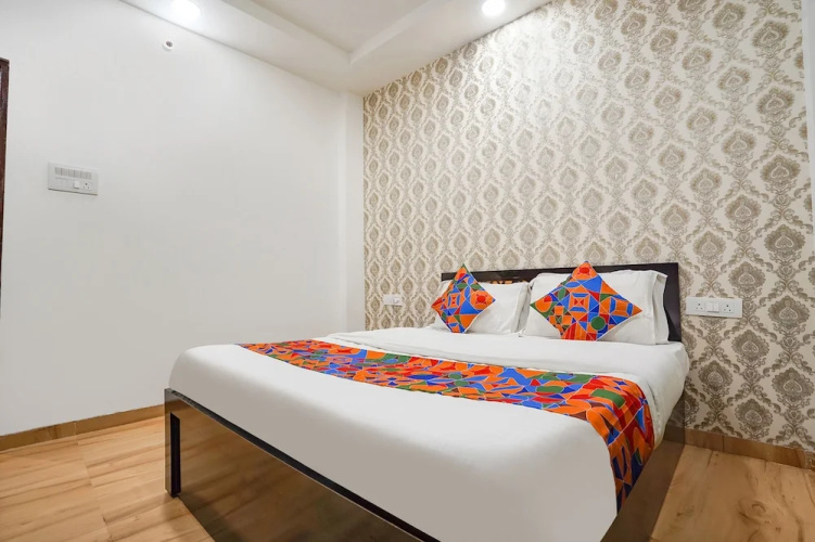 Fabhotel Paramount