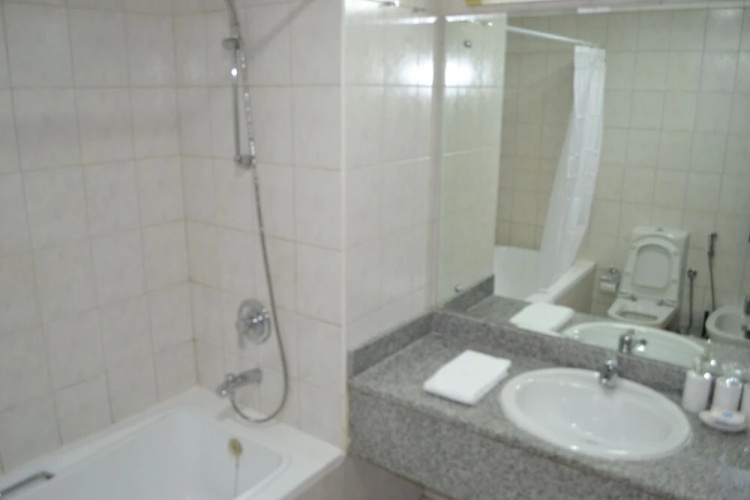 PNE - Furnished spacious bright 1BR