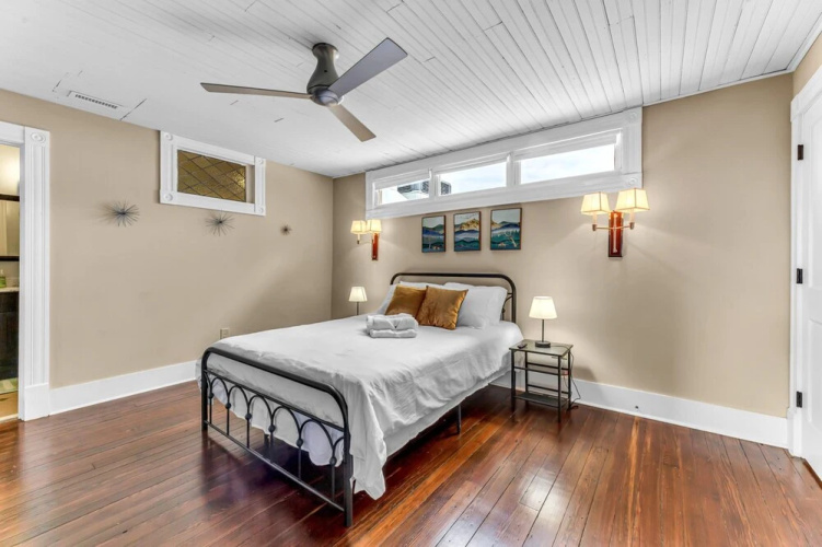 The Elm St Suite - Downtown Condo