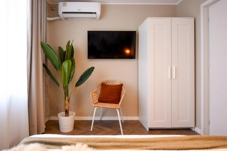 TROPICAL FEEL. 2BR Apt at Sala Palatului