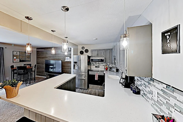 933scdue 3 Bedroom Condo
