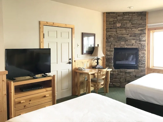 Standard Quadruple room with lake view