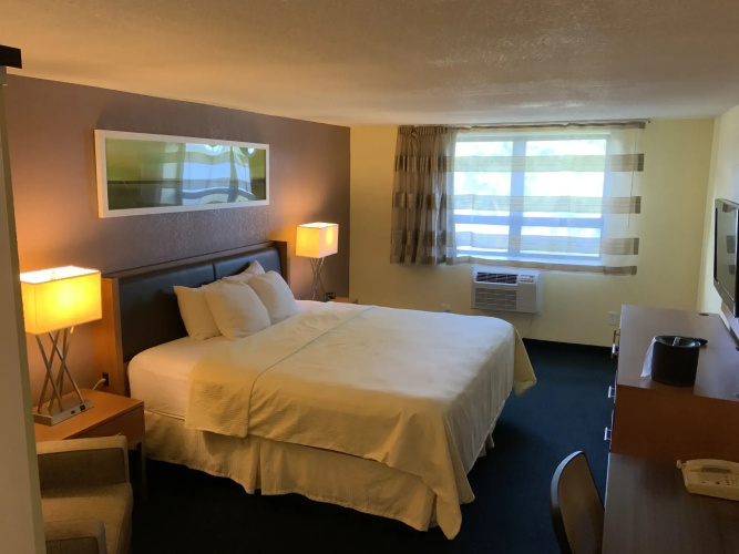 Lakeside Inn