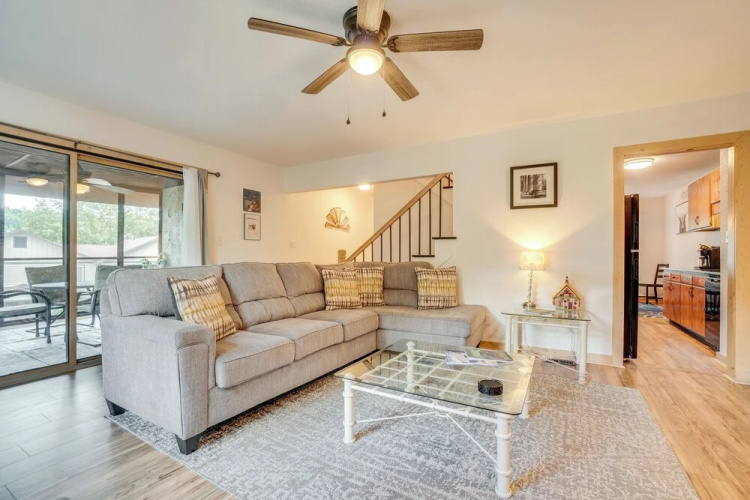 Spacious Rustic Helen Abode ~ 1/2 Mi From Tubing!
